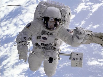 Libro chileno recoge estudios sobre alteraciones a astronautas en el espacio