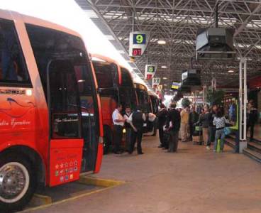 Gremio de buses acusó «cancha dispareja» ante proyecto de tren a Valparaíso Gremio de buses acusó