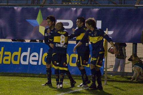 Coronavirus llegó al fútbol chileno: Jugador del Everton dio positivo Coronavirus llegó al fútbol chileno: Jugador del Everton dio positivo