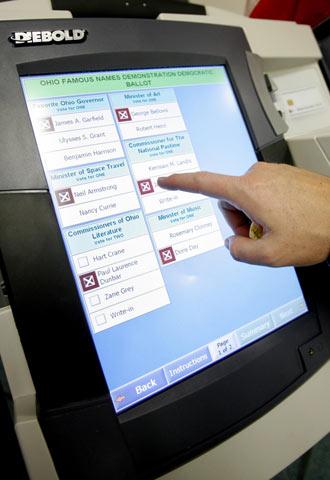 Organizaciones defensoras del voto en el extranjero dan a conocer iniciativa de ‘voto electrónico’ Organizaciones defensoras del voto en el extranjero dan a conocer iniciativa de 'voto electrónico'