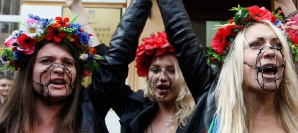 Ucranianas protestan en topless contra la prostitución Ucranianas protestan en topless contra la prostitución