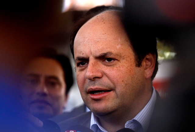 Álvarez recula y desecha oferta de polémico holding de la basura en postulación a la testera de la Sofofa Álvarez recula y desecha oferta de polémico holding de la basura en postulación a la testera de la Sofofa
