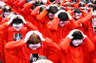 Congreso de EE.UU. aprueba ley de defensa que aún impide cerrar Guantánamo Congreso de EE.UU. aprueba ley de defensa que aún impide cerrar Guantánamo