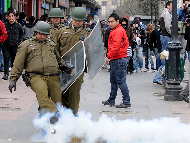 Carabineros desacata a Consejo para la Transparencia y aún no entrega datos sobre bombas lacrimógenas Carabineros desacata a Consejo para la Transparencia y aún no entrega datos sobre bombas lacrimógenas
