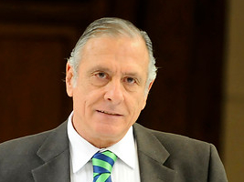 Senador Tuma (PPD) organiza cónclave para buscar solución a fraudes en cuentas bancarias Senador Tuma (PPD) organiza cónclave para buscar solución a fraudes en cuentas bancarias