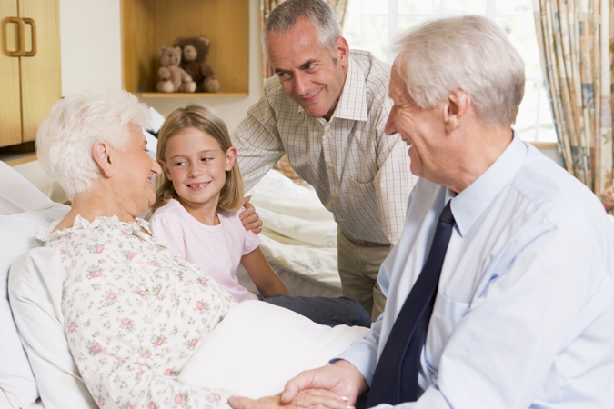 Hospitalización domicilaria: mejores expectativas de vida para adultos y la tercera edad Hospitalización domicilaria: mejores expectativas de vida para adultos y la tercera edad