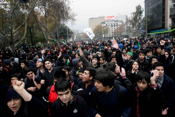 Estudiantes de colegios privados salen a marchar por la educación Estudiantes de colegios privados salen a marchar por la educación
