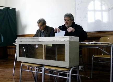 Me importa un voto: demoledora abstención supera el 60 % y deja en la UTI al sistema político Me importa un voto: demoledora abstención supera el 60 % y deja en la UTI al sistema político