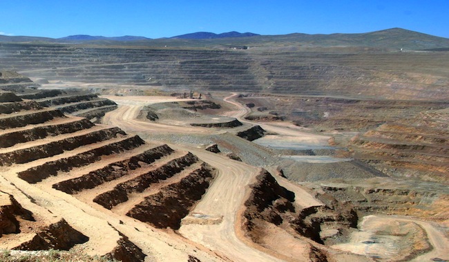 Ex CEO de Barrick Gold, la minera detrás de Pascua Lama: sólo las mineras pequeñas prosperarán Ex CEO de Barrick Gold, la minera detrás de Pascua Lama: sólo las mineras pequeñas prosperarán