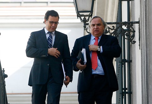 Salida de Hinzpeter altera diseño de poder personalista de Piñera Salida de Hinzpeter altera diseño de poder personalista de Piñera