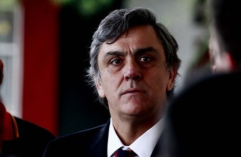 Ley de Pesca entra a fase decisiva y Longueira apuesta a división de senadores de la Concertación para aprobarla Ley de Pesca entra a fase decisiva y Longueira apuesta a división de senadores de la Concertación para aprobarla