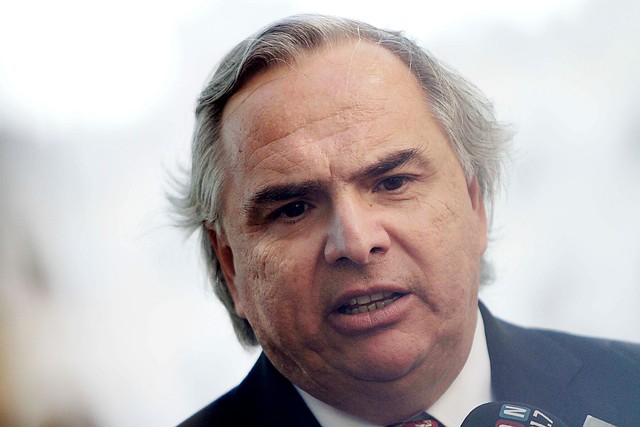 Chadwick anuncia reforma para facilitar llegada de trabajadores extranjeros Chadwick anuncia reforma para facilitar llegada de trabajadores extranjeros