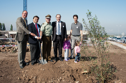Con plantación de su primer árbol el Colegio Alemán de Chicureo inicia proyecto educativo inédito en Chile Con plantación de su primer árbol el Colegio Alemán de Chicureo inicia proyecto educativo inédito en Chile