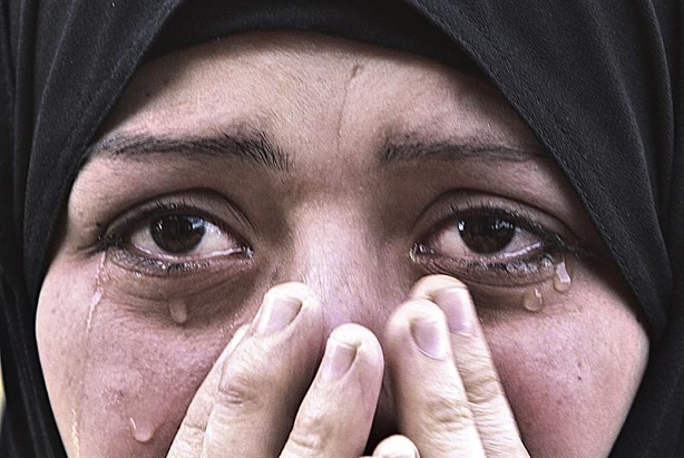 Al menos 28 palestinos muertos en Gaza, que aguarda una invasión terrestre Al menos 28 palestinos muertos en Gaza, que aguarda una invasión terrestre