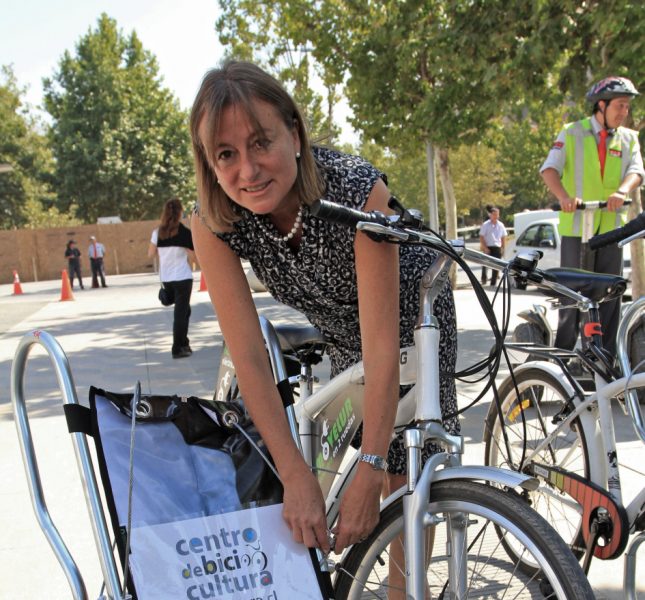 Presentan a la ministra Benítez estudio sobre necesidad de instalar estacionamientos para bicicletas en Santiago