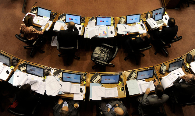 Longueira celebra principio de acuerdo con senadores de la Concertación para destrabar artículos polémicos de la Ley de Pesca Longueira celebra principio de acuerdo con senadores de la Concertación para destrabar artículos polémicos de la Ley de Pesca