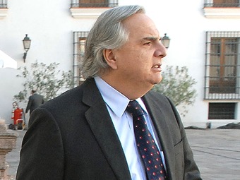 Andrés Chadwick sobre uniformado que disparó a Catrileo: “Carabineros lo debió haber separado de sus filas” Andrés Chadwick sobre uniformado que disparó a Catrileo: