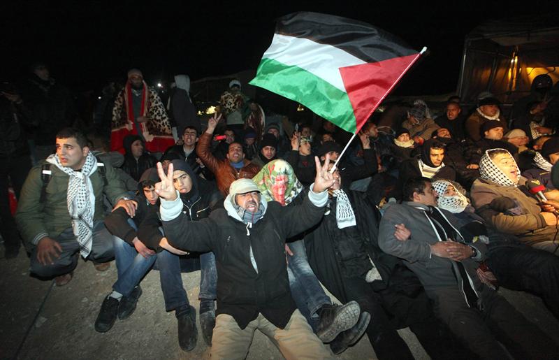 Policía israelí desaloja campamento palestino en Jerusalén Este Policía israelí desaloja campamento palestino en Jerusalén Este