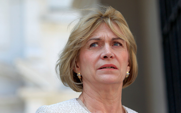 Matthei da señal a la derecha empresarial y critica a la Suprema por congelar precios de planes de salud Matthei da señal a la derecha empresarial y critica a la Suprema por congelar precios de planes de salud