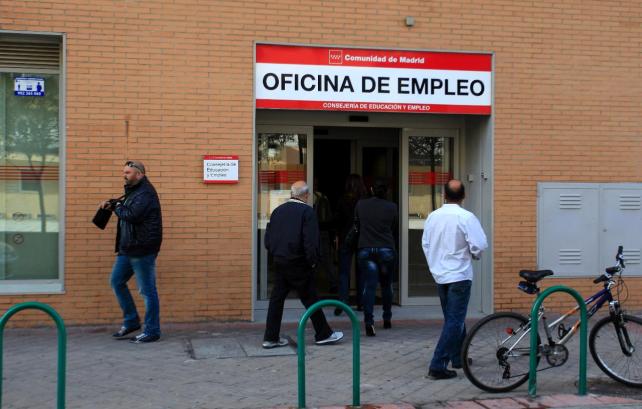Desempleo español ronda los 4 millones, la cifra más baja desde agosto 2010 Desempleo español ronda los 4 millones, la cifra más baja desde agosto 2010