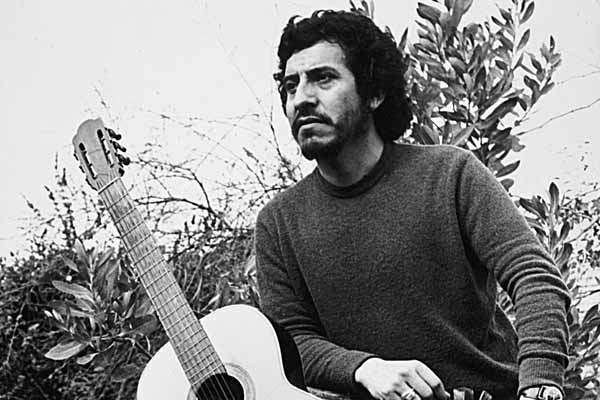 Senadores socialistas presentan proyecto de acuerdo para extraditar a procesado por muerte de Víctor Jara Senadores socialistas presentan proyecto de acuerdo para extraditar a procesado por muerte de Víctor Jara