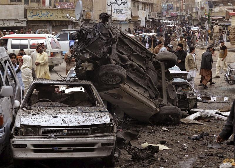 Al menos 81 muertos tras doble ataque terrorista en Pakistán Al menos 81 muertos tras doble ataque terrorista en Pakistán