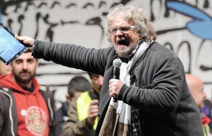 Grillo cierra la puerta a un apoyo de investidura que dé un gobierno a Italia Grillo cierra la puerta a un apoyo de investidura que dé un gobierno a Italia