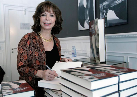 Isabel Allende: «En Chile no se perdona que vendas libros» Isabel Allende: «En Chile no se perdona que vendas libros»