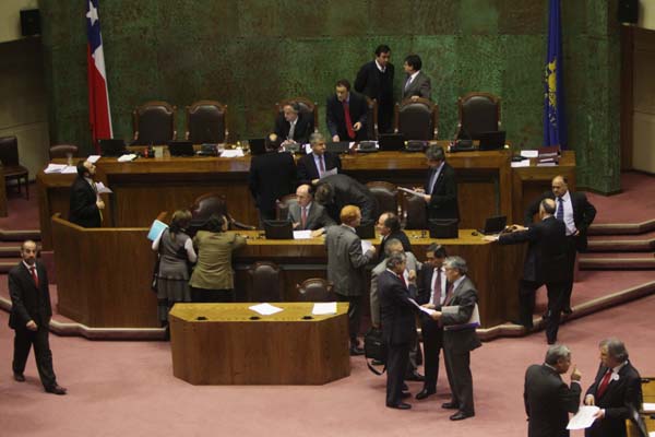 Comisión revisora de acusación constitucional contra Beyer tendrá mayoría oficialista Comisión revisora de acusación constitucional contra Beyer tendrá mayoría oficialista