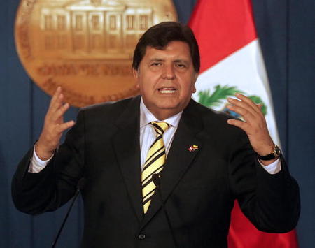 Expresidente peruano Alan García se dispara al ser detenido y se encuentra en estado de coma Expresidente peruano Alan García se dispara al ser detenido y se encuentra en estado de coma