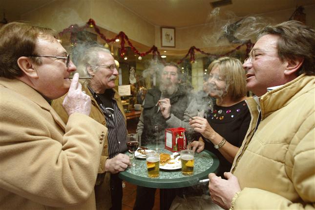 Fumar y tomar como hombres libres Fumar y tomar como hombres libres
