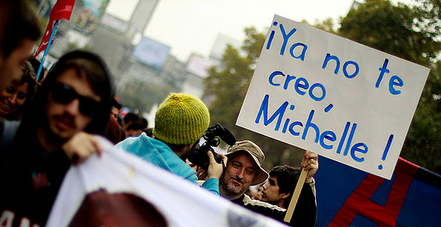 Chile: de la post-política a la antipolítica Chile: de la post-política a la antipolítica