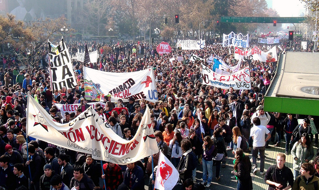 Rector de la Usach dice que “no aceptaremos que ningún estudiante que merezca una beca, la pierda” en antesala de nueva marcha estudiantil Rector de la Usach dice que