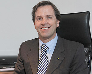 Félix de Vicente reemplazará a Pablo Longueira como ministro de Economía Félix de Vicente reemplazará a Pablo Longueira como ministro de Economía