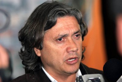 Denuncian que ejecutivo de Corpesca entró como “asesor” de Isasi a sesión especial de Ley de Pesca Denuncian que ejecutivo de Corpesca entró como