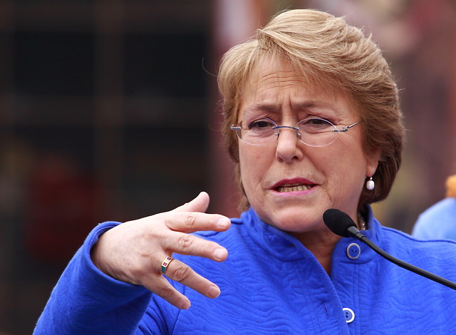 Bachelet cambia su agenda y visita sorpresivamente Dichato para evitar posible funa Bachelet cambia su agenda y visita sorpresivamente Dichato para evitar posible funa