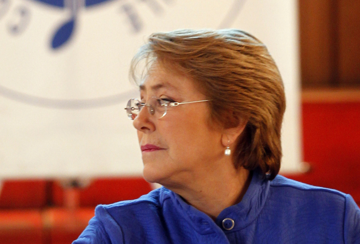 Bachelet toma distancia por fracaso de primarias y dice que “una nueva mayoría no se agota en los partidos políticos” Bachelet toma distancia por fracaso de primarias y dice que “una nueva mayoría no se agota en los partidos políticos”