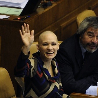Diputada Goic (DC) regresa al Congreso tras cumplir tratamiento contra un cáncer linfático Diputada Goic (DC) regresa al Congreso tras cumplir tratamiento contra un cáncer linfático