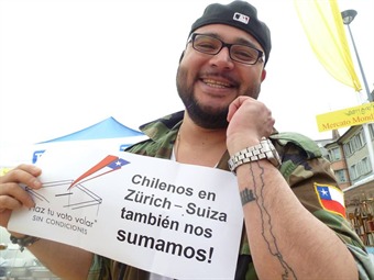 Chilenos residentes en el exterior emplazan a Piñera a que cumpla con su promesa Chilenos residentes en el exterior emplazan a Piñera a que cumpla con su promesa