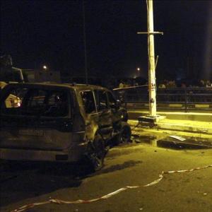 Al menos 14 muertos y 67 heridos tras explosión de dos coches bomba en Irak Al menos 14 muertos y 67 heridos tras explosión de dos coches bomba en Irak