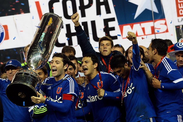 Fútbol: La ‘U’ se llevó agónicamente la final de la Copa Chile ante una mezquina UC Fútbol: La 'U' se llevó agónicamente la final de la Copa Chile ante una mezquina UC