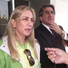 Diputada Isasi presenta dos querellas en contra de su par Hugo Gutiérrez Diputada Isasi presenta dos querellas en contra de su par Hugo Gutiérrez