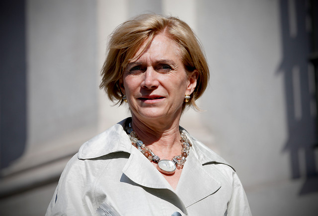 Matthei sale en defensa del sistema de AFP y llama a los trabajadores a cambiarse a las más baratas Matthei sale en defensa del sistema de AFP y llama a los trabajadores a cambiarse a las más baratas