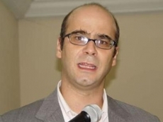 Fernando Atria, la bestia negra del partido del orden Fernando Atria, la bestia negra del partido del orden