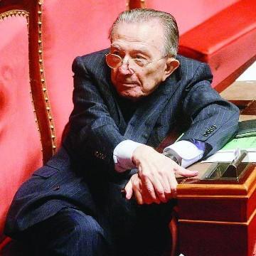 Muere Giulio Andreotti, el siete veces presidente del Gobierno italiano Muere Giulio Andreotti, el siete veces presidente del Gobierno italiano