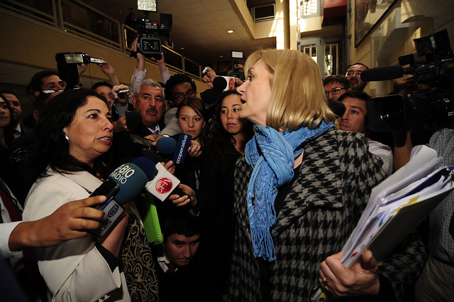 Alejandra Sepúlveda encara a Evelyn Matthei por supuesta «sacada de madre» a Osvaldo Andrade durante sesión de la Cámara Alejandra Sepúlveda encara a Evelyn Matthei por supuesta