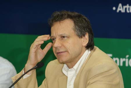 Arturo Fontaine dice que el movimiento estudiantil es un tema generacional: “Gran parte de la juventud ama la crítica” Arturo Fontaine dice que el movimiento estudiantil es un tema generacional: