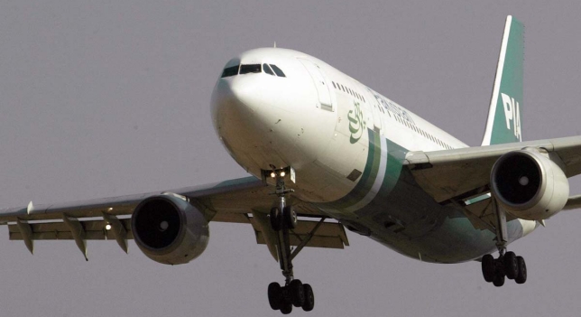 Dos detenidos tras desvío de un avión paquistaní en el Reino Unido Dos detenidos tras desvío de un avión paquistaní en el Reino Unido