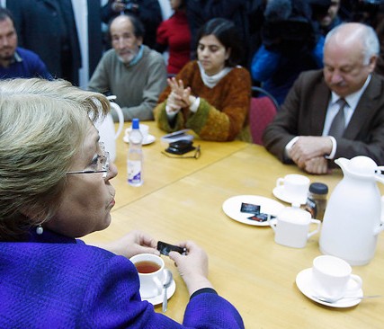 Bachelet y el PC: permitido virar izquierda Bachelet y el PC: permitido virar izquierda