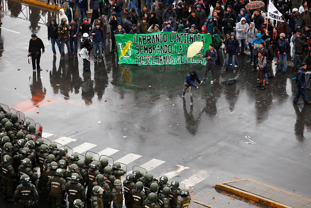 Fielbaum acusa al Gobierno de “invisibilizar” el movimiento estudiantil al impedir marcha por la Alameda Fielbaum acusa al Gobierno de